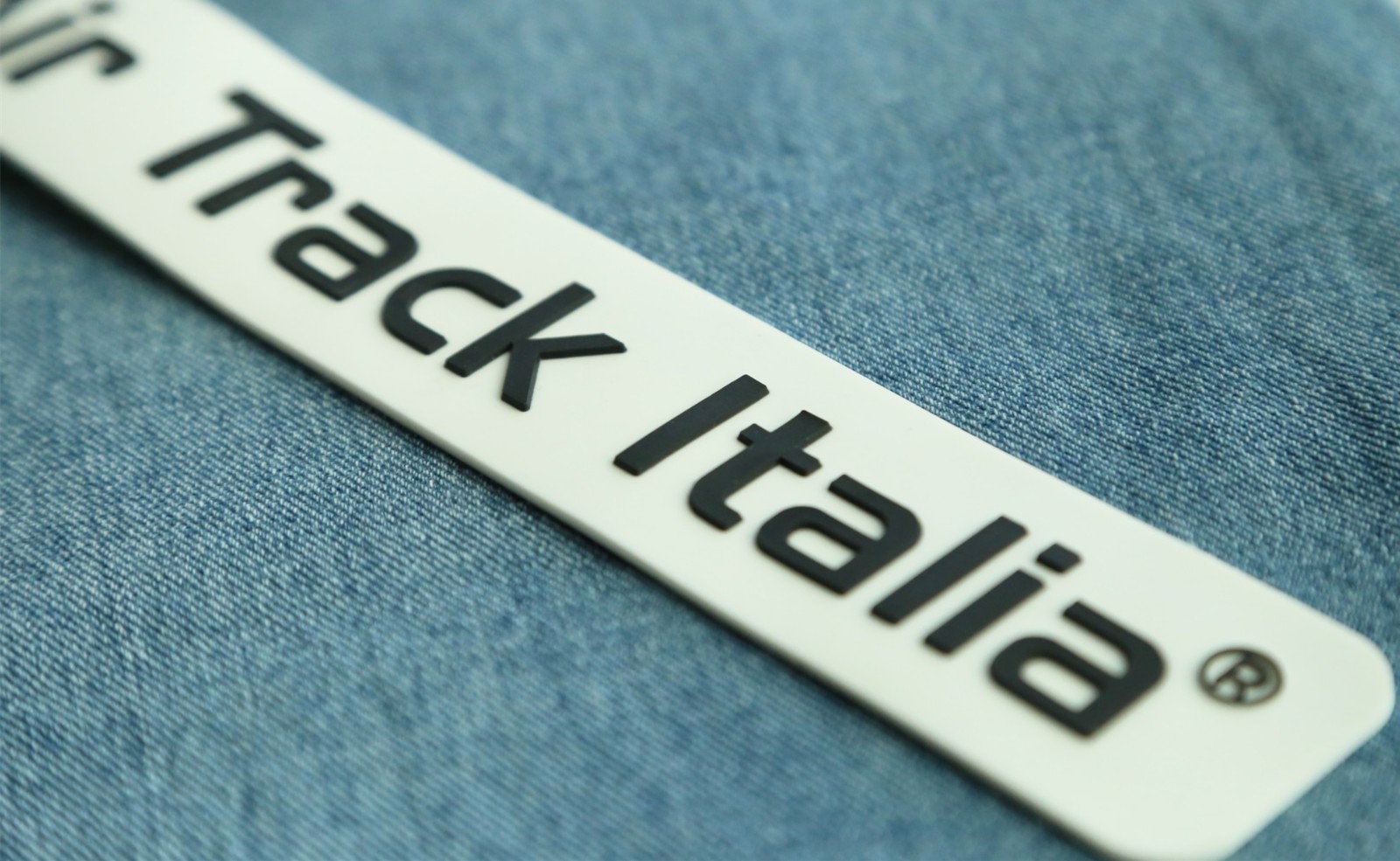 Customized Rising 3D Embossed Logo Rubber Silicone and Soft PVC Patch/Lable Gluing Label