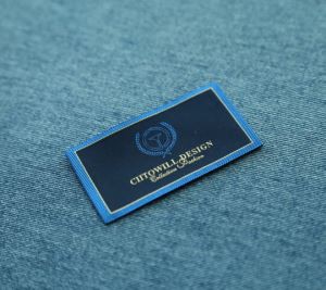 Îmbrăcăminte de îmbrăcăminte din textile marca Mark Collar