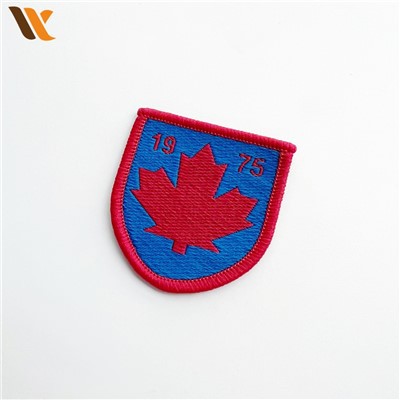 Insigna de echipă cu aplicații țesute personalizate